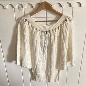 Michelle Nicole / Off-the-Shoulder Cream Sweater